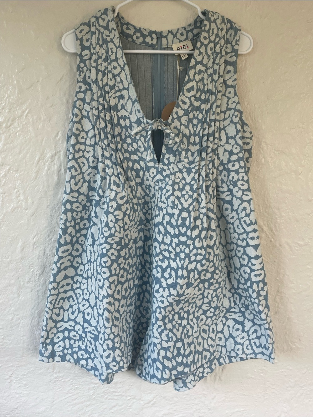 NWT Bibi blue leopard print wide leg romper tie  front, pleats pockets; S